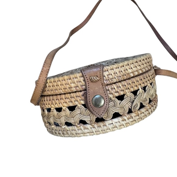 Amerii Rattan Shoulder Bag with Patterned Fabric Lining - Picture 6 of 16